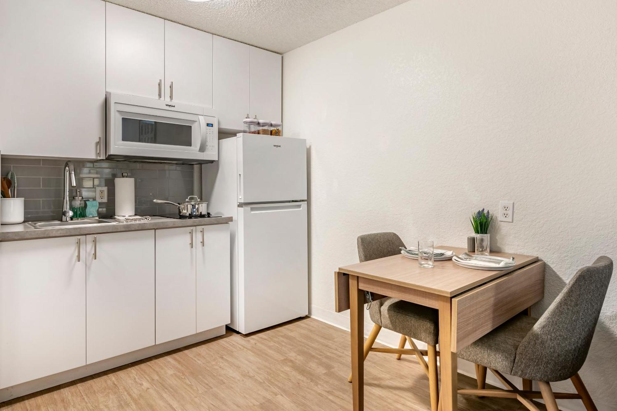 Intown Suites Extended Stay Greensboro Nc - Airport Экстерьер фото