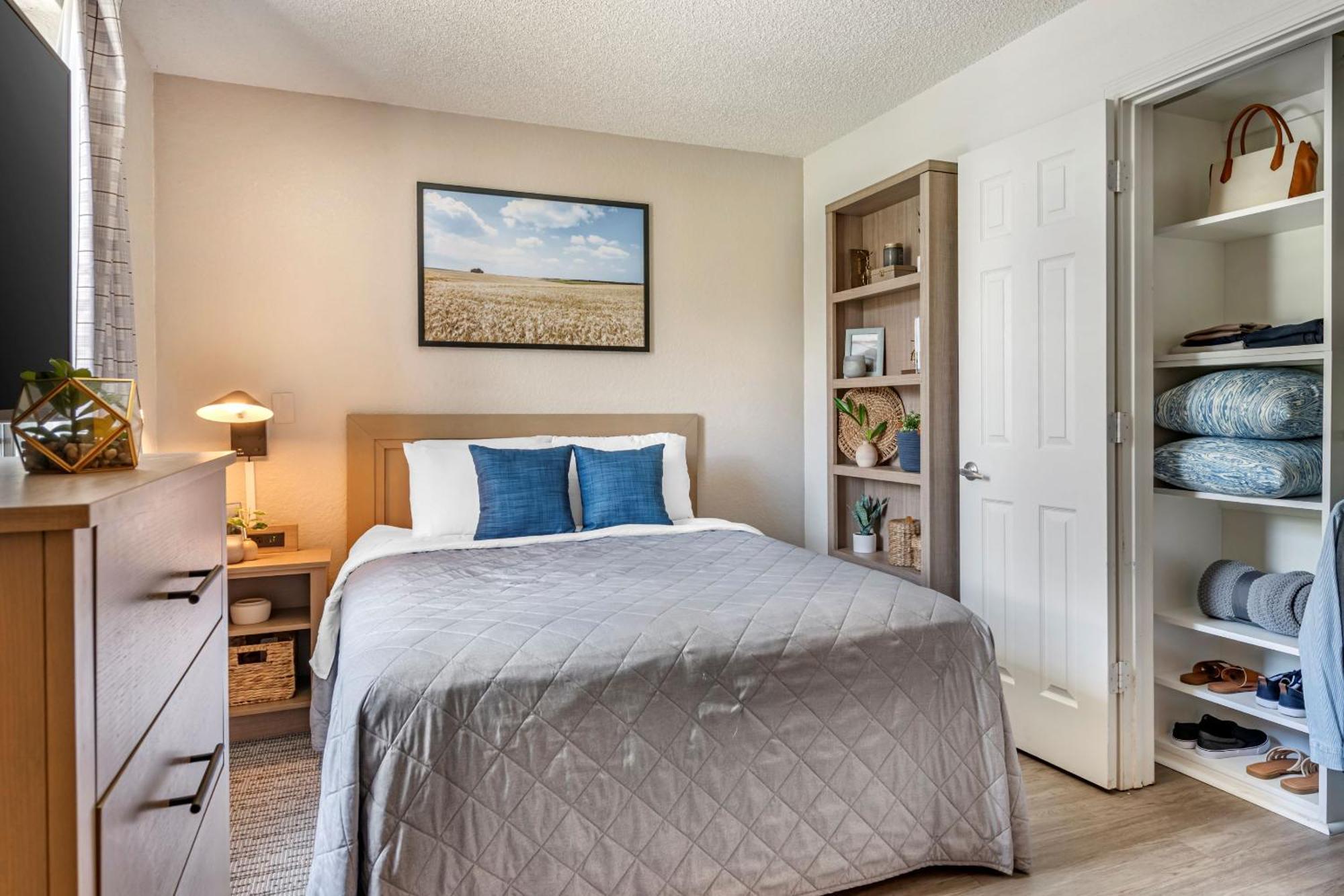 Intown Suites Extended Stay Greensboro Nc - Airport Экстерьер фото