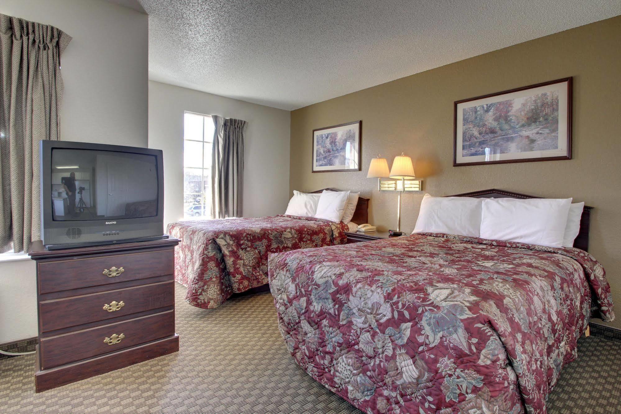 Intown Suites Extended Stay Greensboro Nc - Airport Экстерьер фото