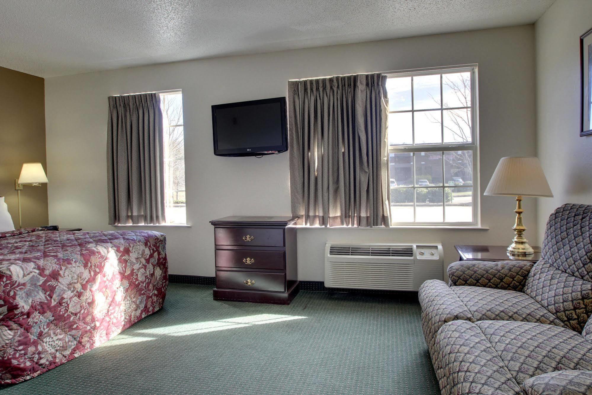 Intown Suites Extended Stay Greensboro Nc - Airport Экстерьер фото