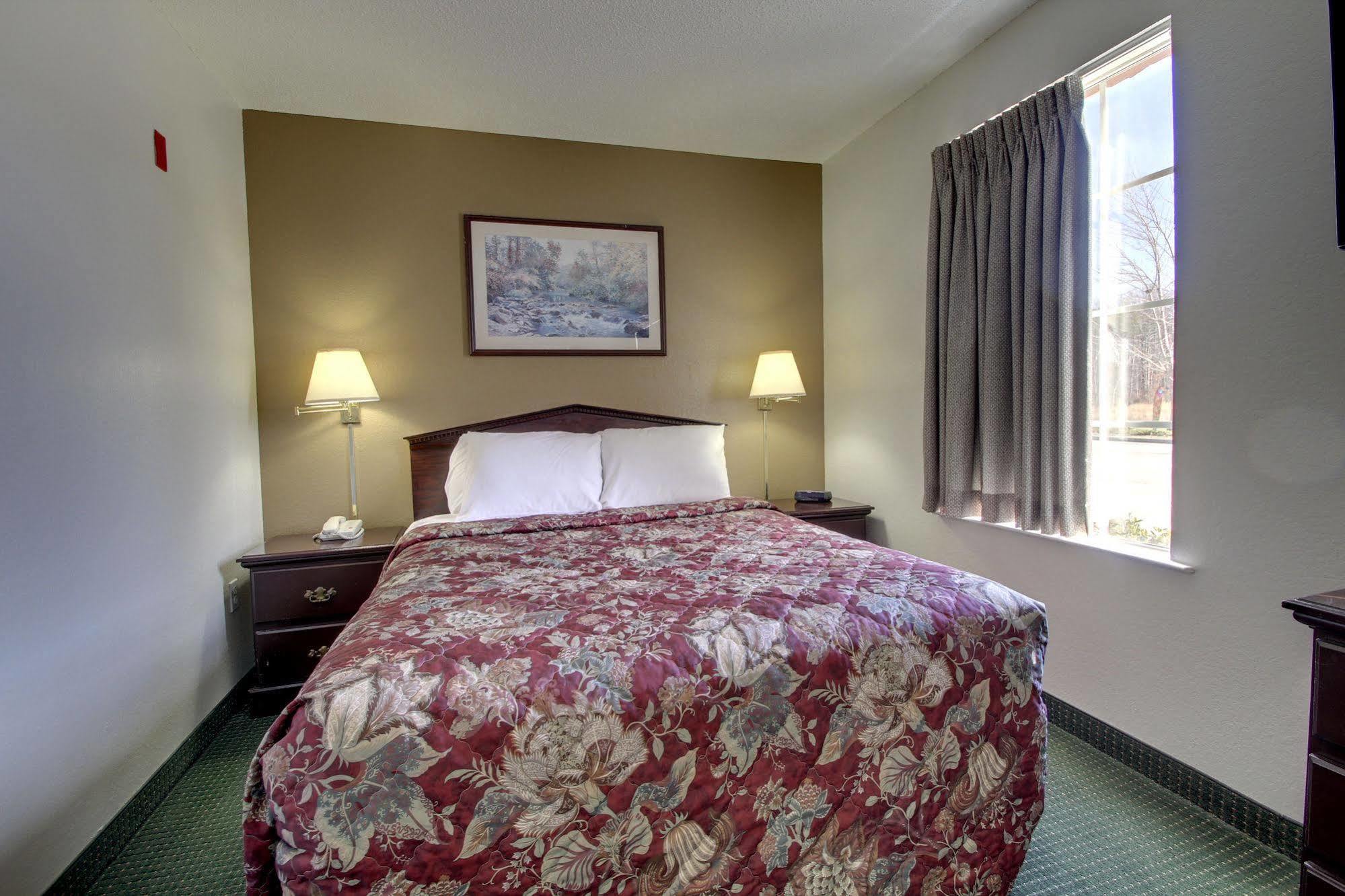 Intown Suites Extended Stay Greensboro Nc - Airport Экстерьер фото