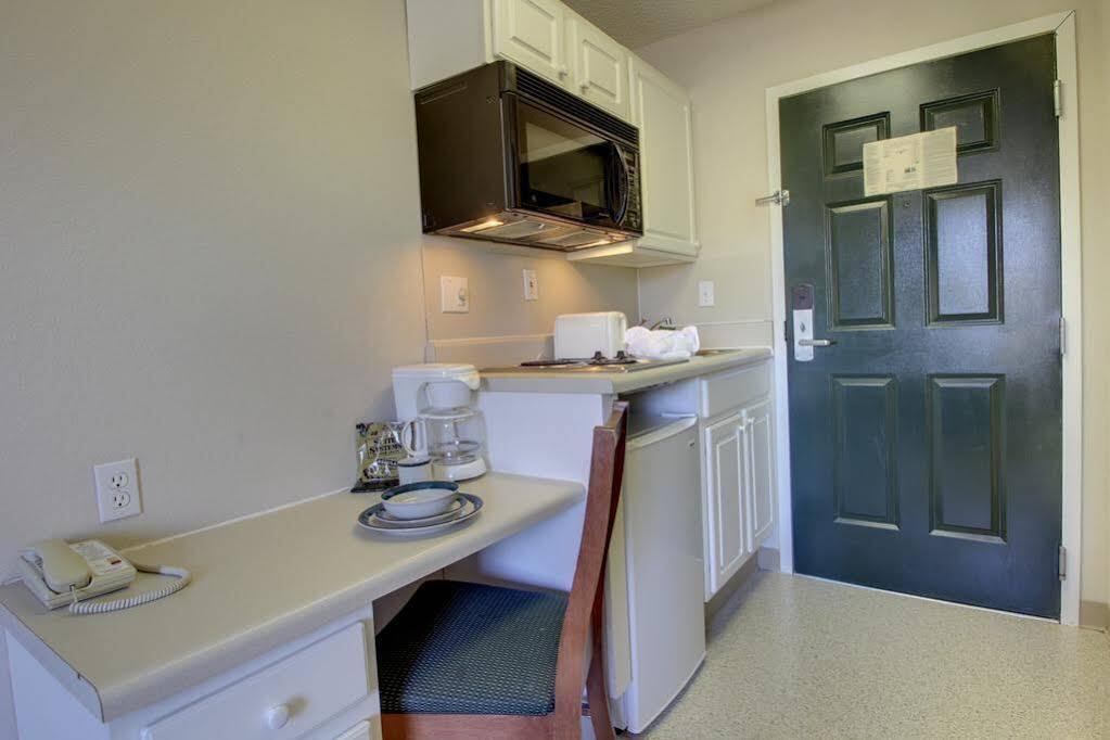 Intown Suites Extended Stay Greensboro Nc - Airport Экстерьер фото