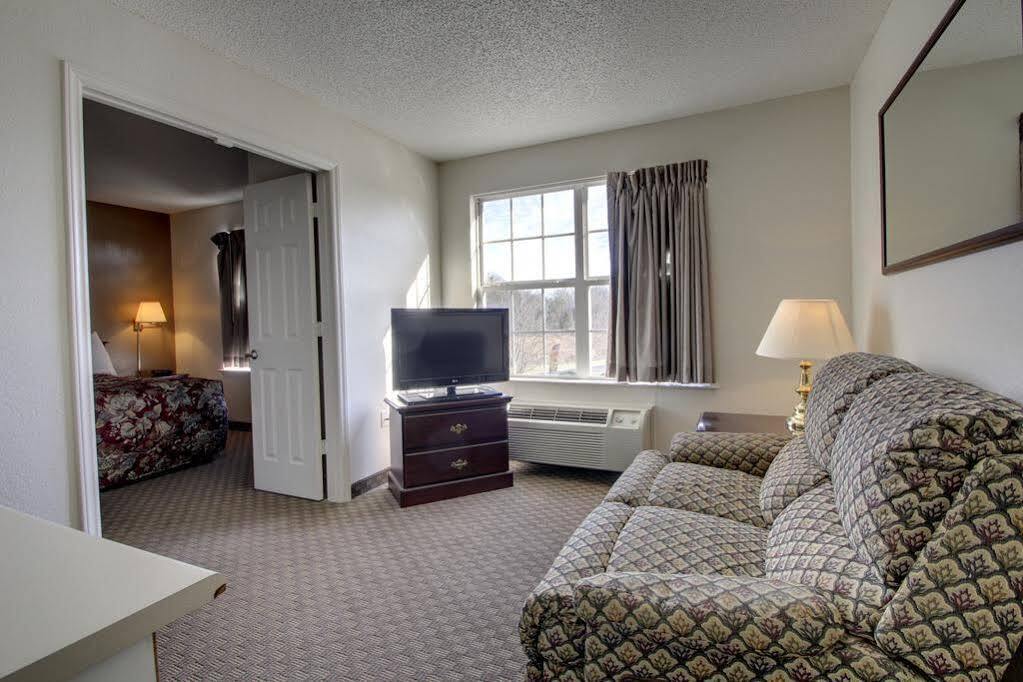 Intown Suites Extended Stay Greensboro Nc - Airport Экстерьер фото